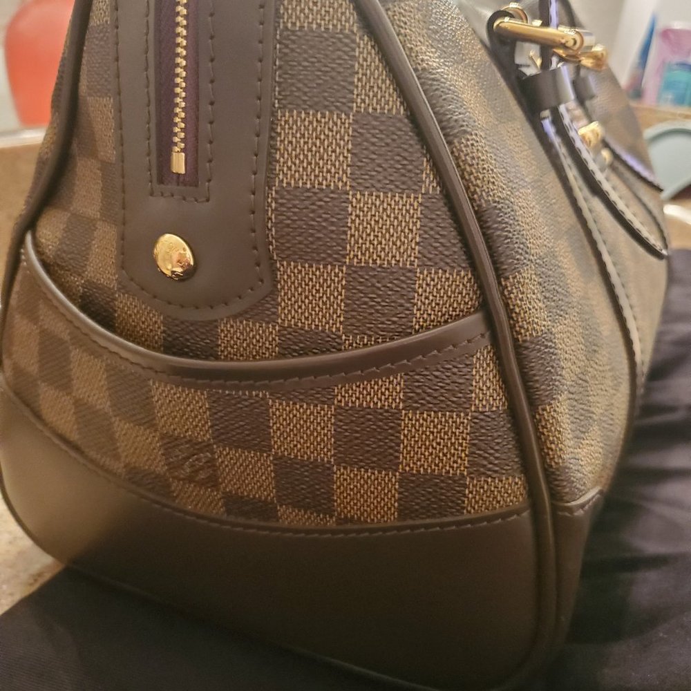 Authentic Louis vuitton damier. Made in France 2010